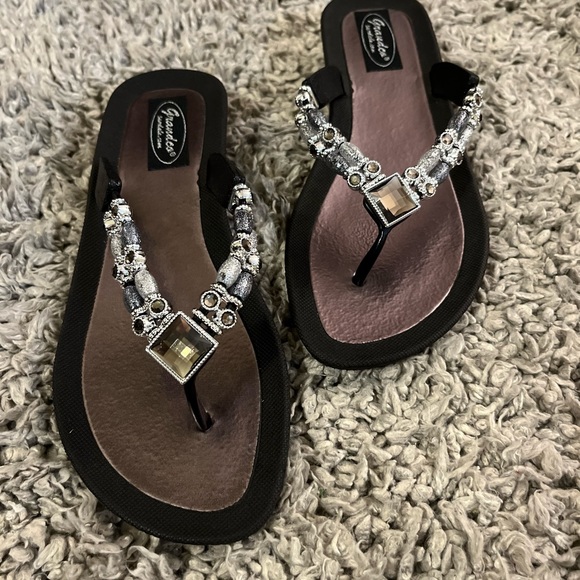 Bejeweled thong sandals size 7 - Picture 1 of 4